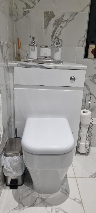 Beautiful Rooms With Free On Street Parking In Sydenham London Exterior photo