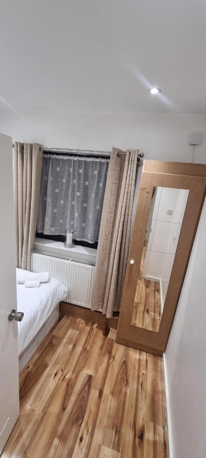 Beautiful Rooms With Free On Street Parking In Sydenham London Exterior photo