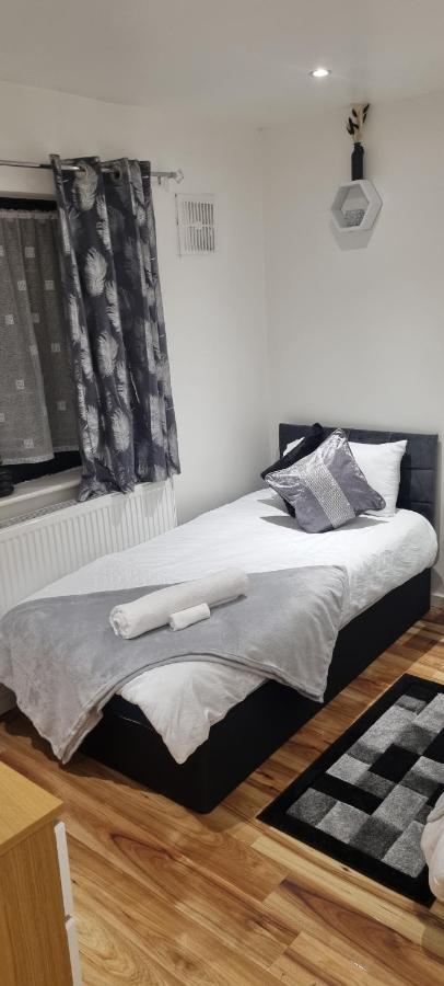 Beautiful Rooms With Free On Street Parking In Sydenham London Exterior photo